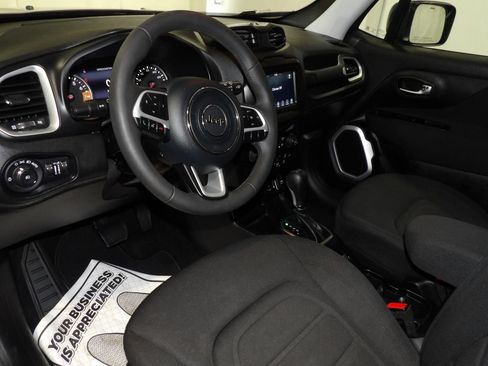 Used 2021 Jeep Renegade Latitude FWD image 9