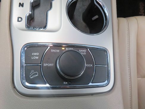 Used 2011 Jeep Grand Cherokee Limited image 42