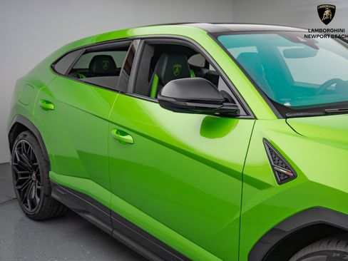 Used 2025 Lamborghini Urus SE image 3