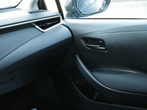 Used 2023 Toyota Corolla LE image 29