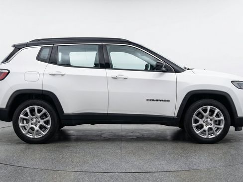 Used 2025 Jeep Compass Limited AWD/4WD image 11