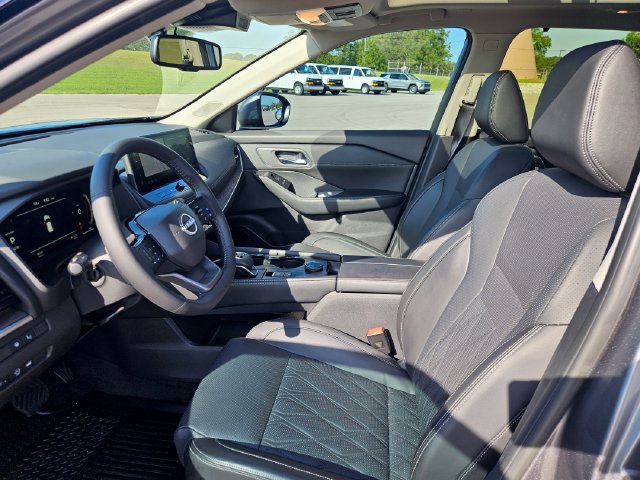 Used 2026 Nissan Rogue Platinum w/ Platinum Premium Package AWD/4WD image 9