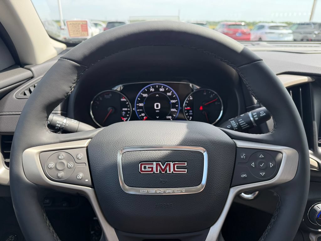 Used 2024 GMC Terrain Denali w/ Denali Premium Package AWD/4WD image 10