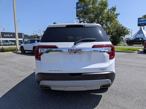 Certified 2023 GMC Acadia SLT w/ LPO, Floor Liner Package FWD image 4