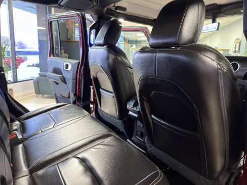 Used 2022 Jeep Wrangler Unlimited Sahara image 38