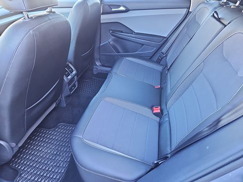 Certified 2023 Volkswagen Taos SE w/ Panoramic Sunroof Package image 31