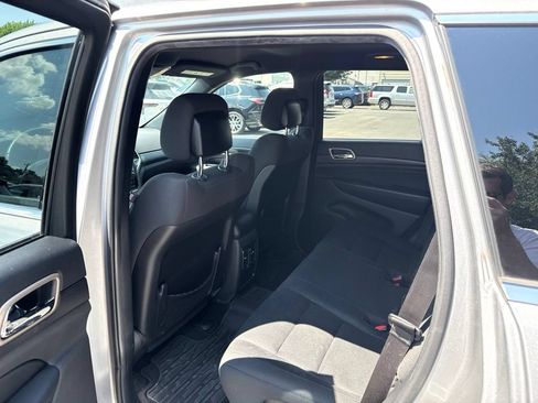 Used 2015 Jeep Grand Cherokee Laredo w/ Quick Order Package 23E AWD/4WD image 15