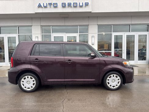 Used 2015 Scion xB image 2