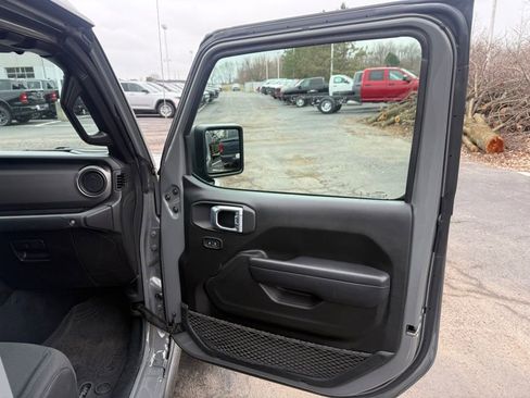 Used 2022 Jeep Gladiator Sport AWD/4WD image 40