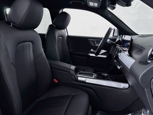 New 2026 Mercedes-Benz GLB 250 image 6