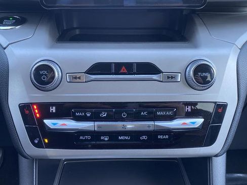 Used 2020 Ford Explorer XLT w/ Equipment Group 202A image 19