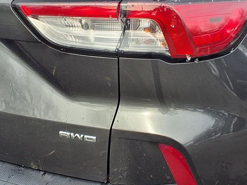 Used 2020 Ford Escape SE image 25