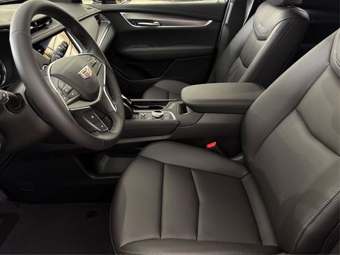 New 2025 Cadillac XT5 Luxury image 9