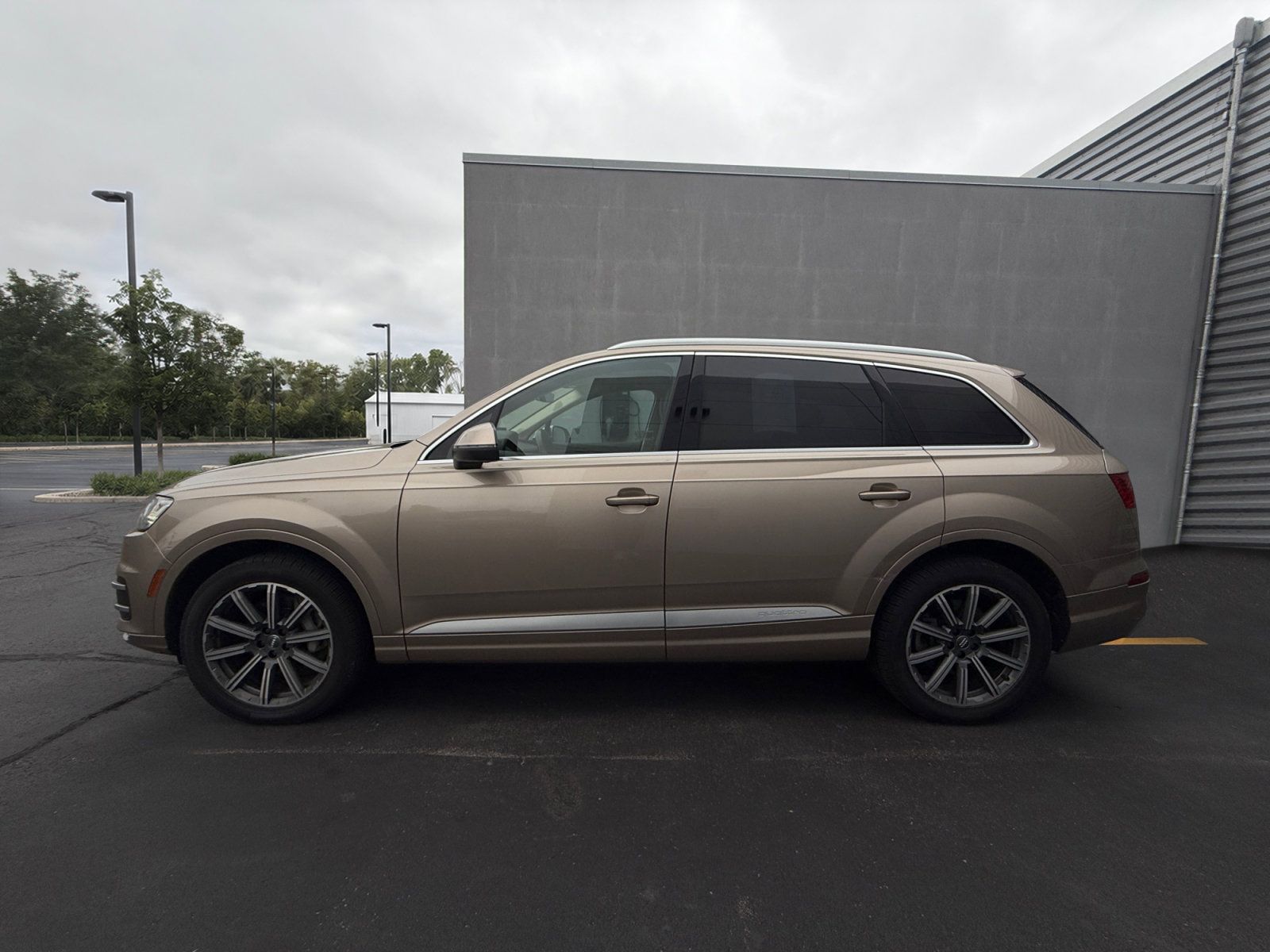 Used 2019 Audi Q7 3.0T Premium Plus w/ Premium Plus Package AWD/4WD image 2