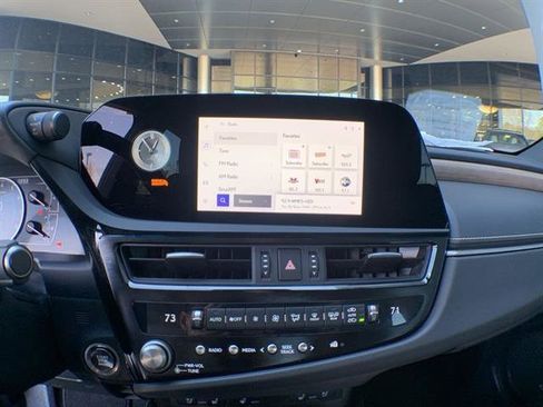 Used 2024 Lexus ES 350 w/ Premium Package image 16