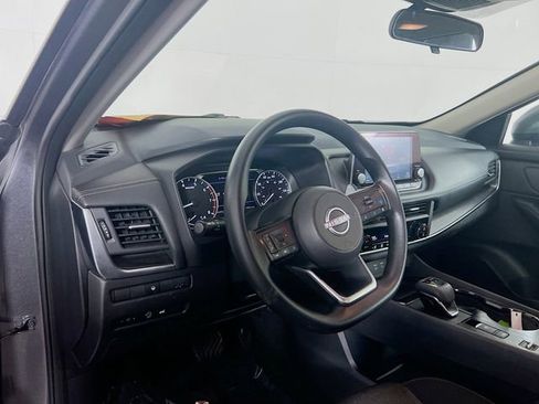 Used 2024 Nissan Rogue SV FWD image 10