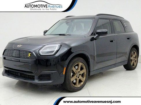 Used 2025 MINI Cooper Countryman SE image 1