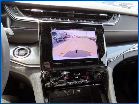 Certified 2023 Jeep Grand Cherokee Altitude AWD/4WD image 17