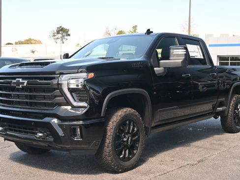 New 2026 Chevrolet Silverado 2500 High Country w/ Midnight Edition AWD/4WD image 5