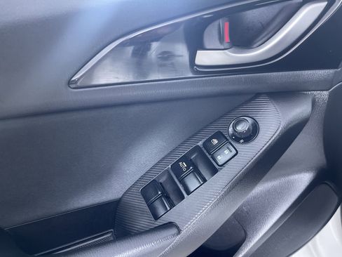 Used 2016 MAZDA MAZDA3 i Touring image 14