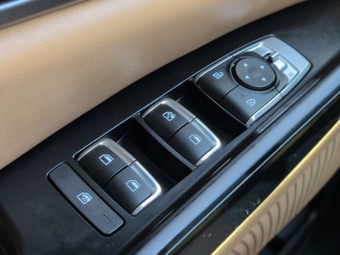 Certified 2023 Kia Carnival LX FWD image 28