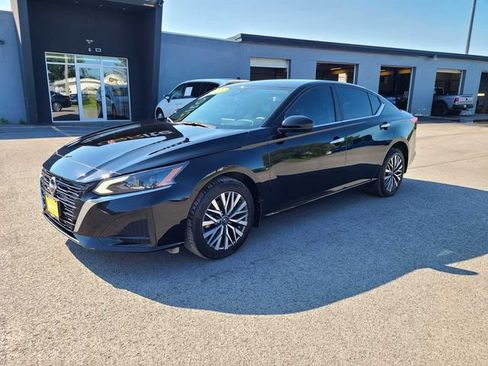 Used 2023 Nissan Altima 2.5 SV AWD/4WD image 2
