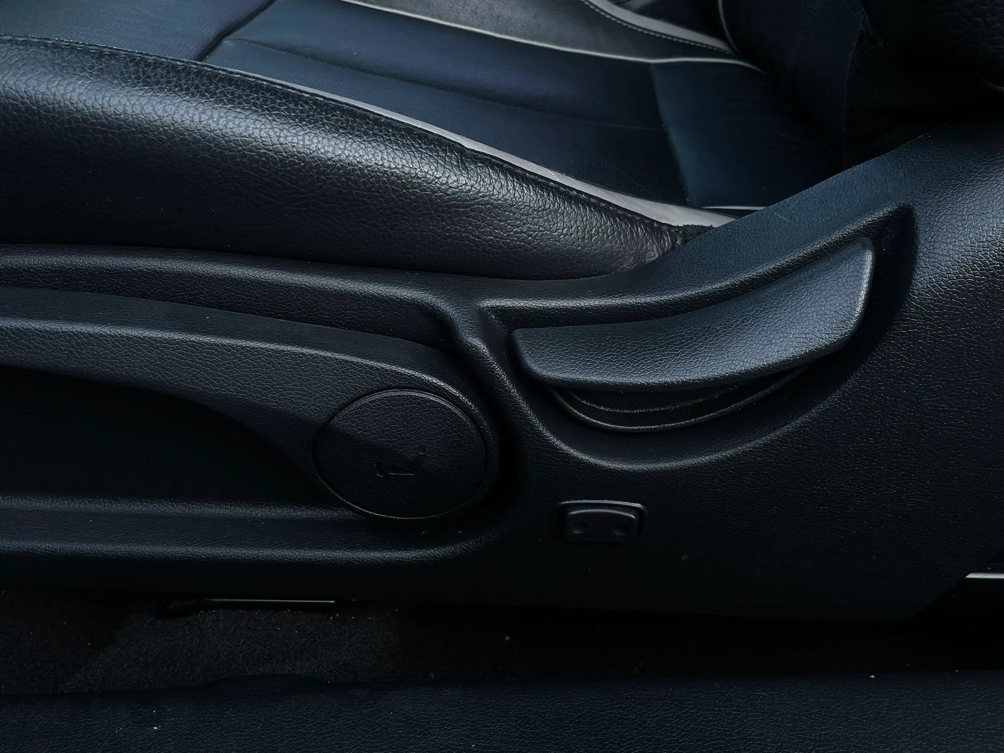 Used 2015 Hyundai Veloster Turbo FWD image 42