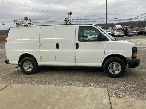 Used 2015 Chevrolet Express 2500 image 2