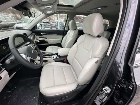 New 2025 Kia Telluride S image 40
