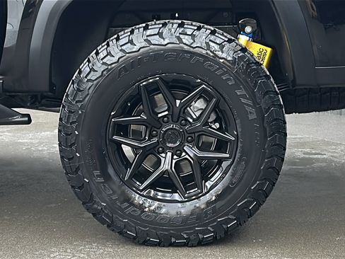 Used 2024 GMC Canyon AT4X image 12