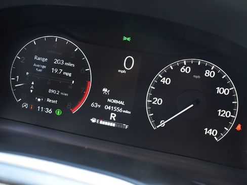 Used 2025 Honda Pilot TrailSport image 12