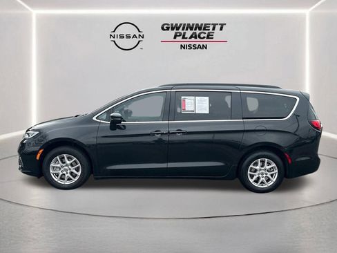 Used 2022 Chrysler Pacifica Touring-L image 8