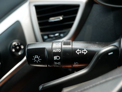 Used 2017 Hyundai Veloster Value Edition FWD image 30
