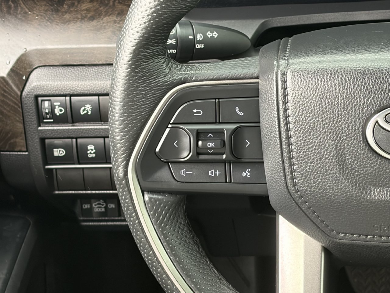 Used 2025 Toyota Tacoma Limited AWD/4WD image 20