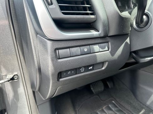 Used 2024 Nissan Rogue SV image 7