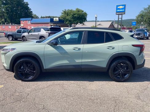 Used 2025 Chevrolet Trax ACTIV w/ Driver Confidence Package FWD image 4