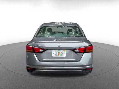 Used 2025 Nissan Altima 2.5 SV FWD image 10