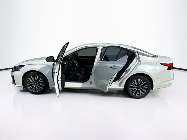 Used 2023 Nissan Altima 2.5 SV AWD/4WD image 9