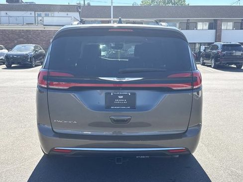 Used 2022 Chrysler Pacifica Touring-L FWD image 38