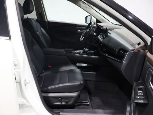 Used 2023 Nissan Rogue SL w/ SL Premium Package image 25