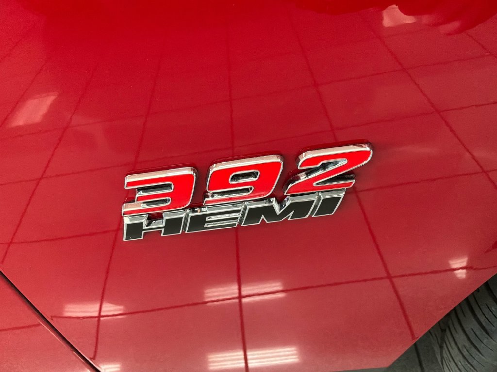 Used 2015 Dodge Challenger SRT RWD image 13