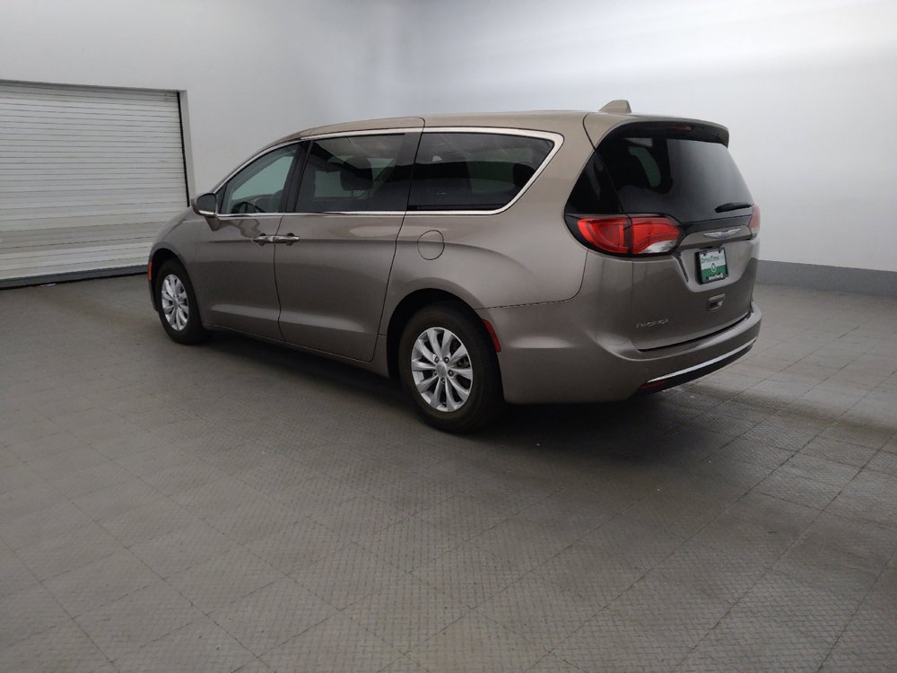 Used 2018 Chrysler Pacifica Touring Plus FWD image 3