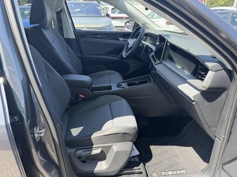 Used 2026 Volkswagen Tiguan SE AWD/4WD image 30