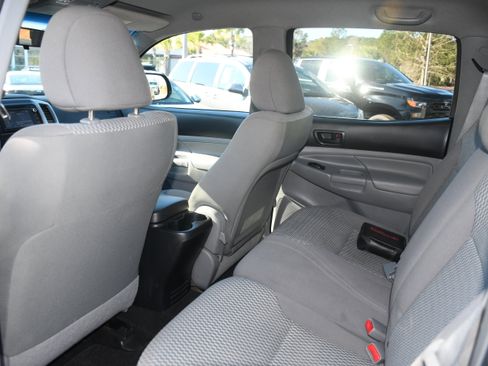 Used 2014 Toyota Tacoma PreRunner image 14
