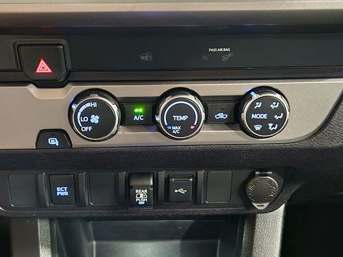 Used 2020 Toyota Tacoma SR5 image 39