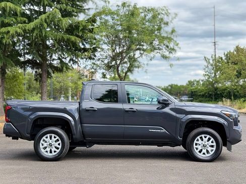 Certified 2025 Toyota Tacoma SR5 AWD/4WD image 6