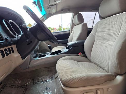 Used 2006 Toyota 4Runner SR5 AWD/4WD image 12