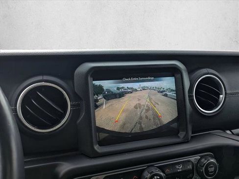 Used 2022 Jeep Wrangler Unlimited Sahara w/ Cold Weather Group AWD/4WD image 13