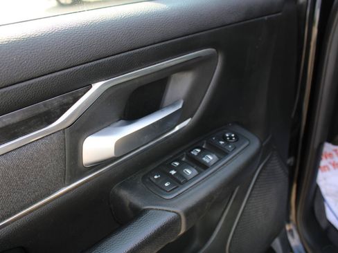 Used 2019 RAM 1500 Big Horn AWD/4WD image 12