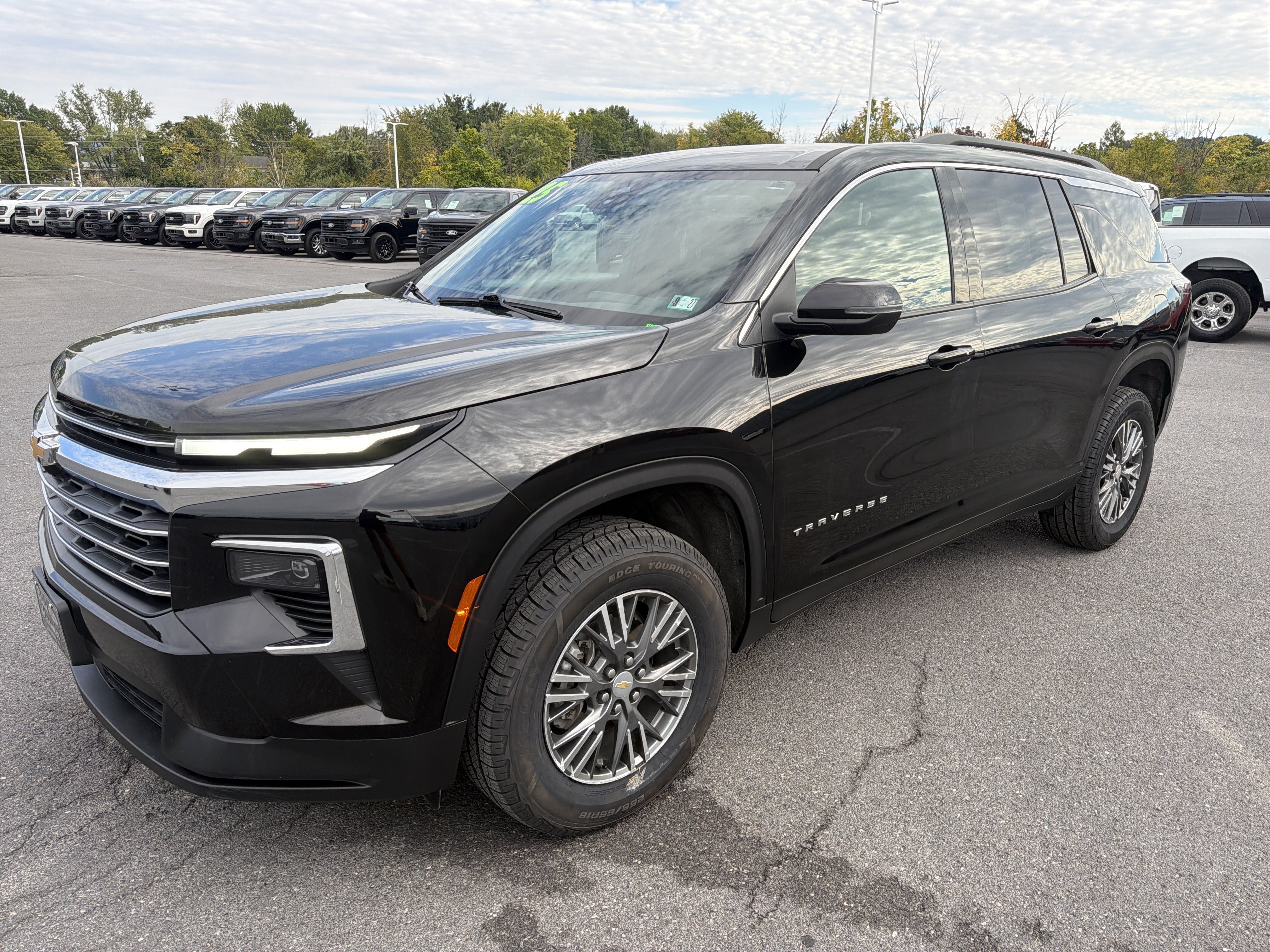 Used 2025 Chevrolet Traverse LT AWD/4WD image 8